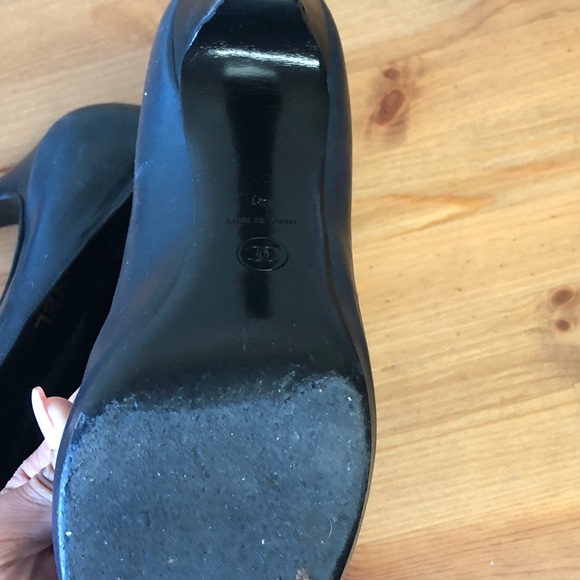 Chanel shoes worn twice was a gift - Picture 3 of 4